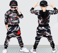 Boys and girls, new autumn wear 2018 new sports kids' sports suit, camouflage spring and autumn cap, two sets of damp clothes.