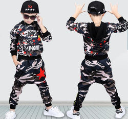 Boys and girls, new autumn wear 2018 new sports kids' sports suit, camouflage spring and autumn cap, two sets of damp clothes.