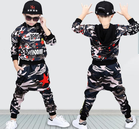 Boys and girls, new autumn wear 2018 new sports kids' sports suit, camouflage spring and autumn cap, two sets of damp clothes.
